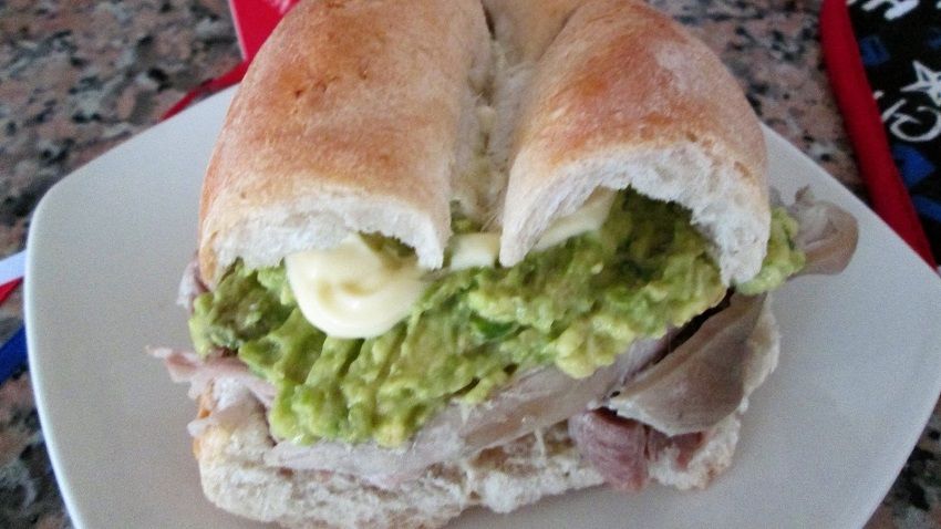 receta de sándwich de pernil de cerdo con palta