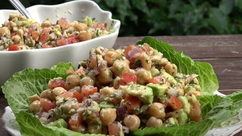 Receta de Ensalada de garbanzos con atún y aguacate